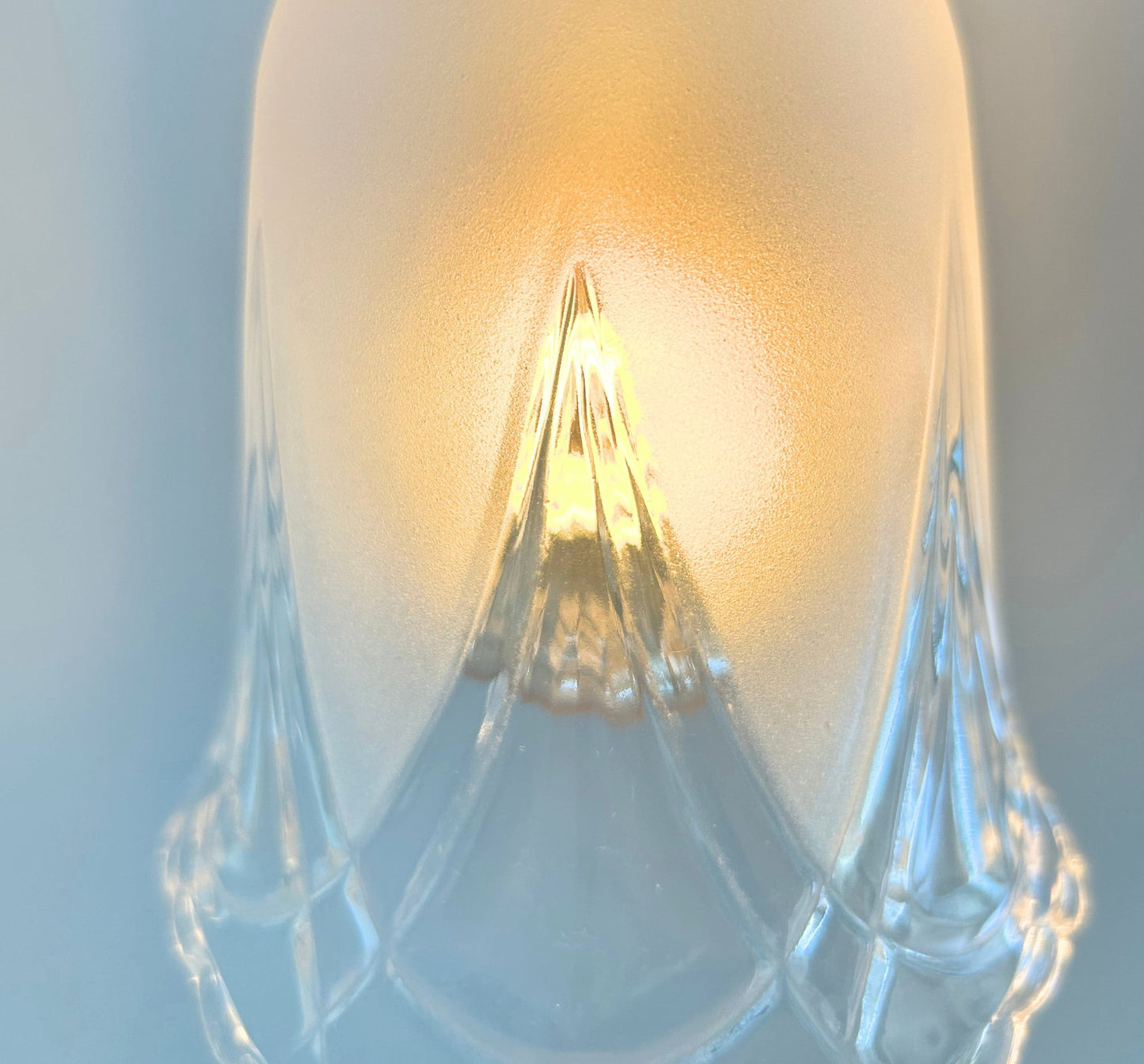 Victorian Scalloped Frost and Clear Wall Sconce