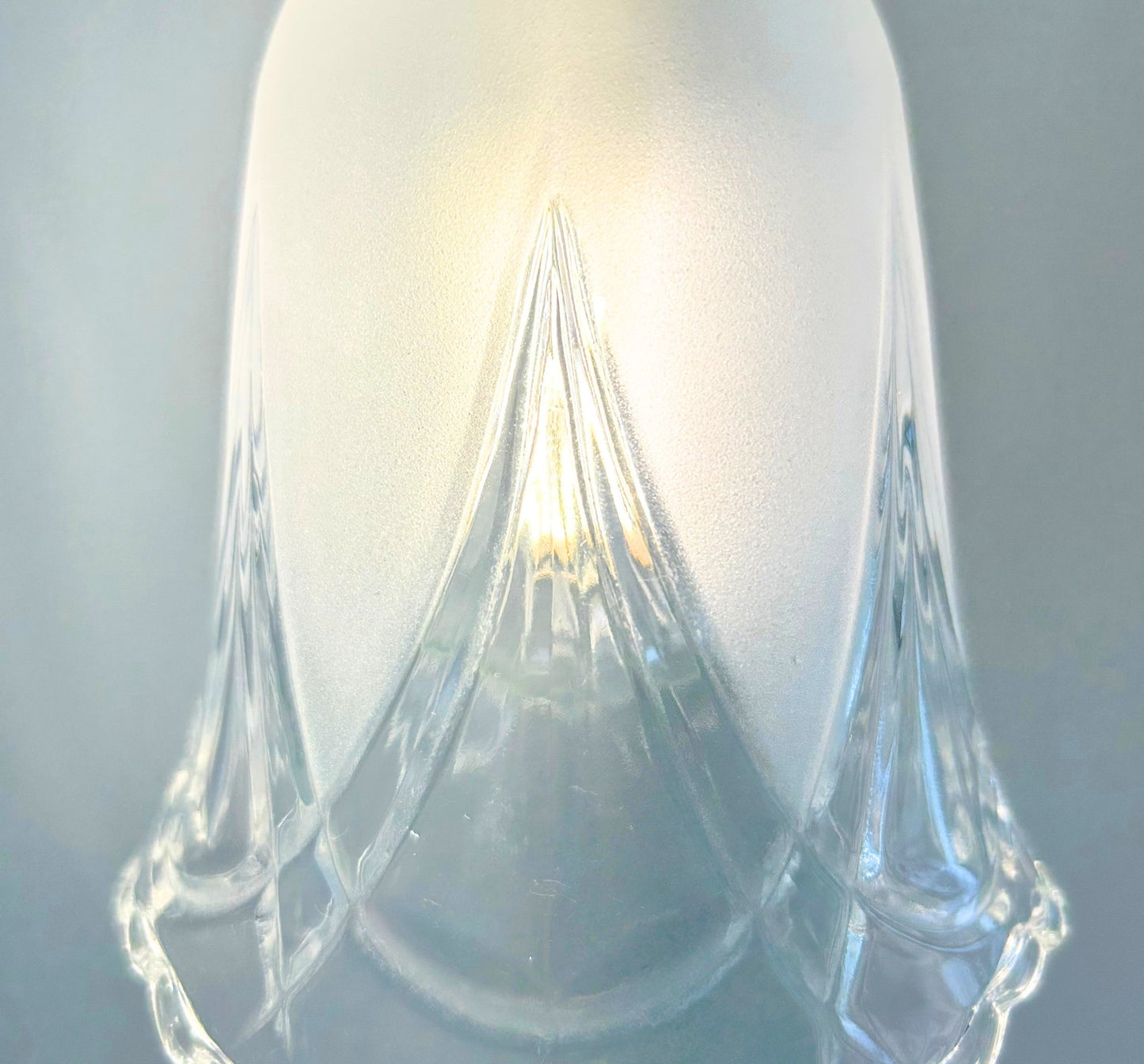 Victorian Scalloped Frost and Clear Wall Sconce