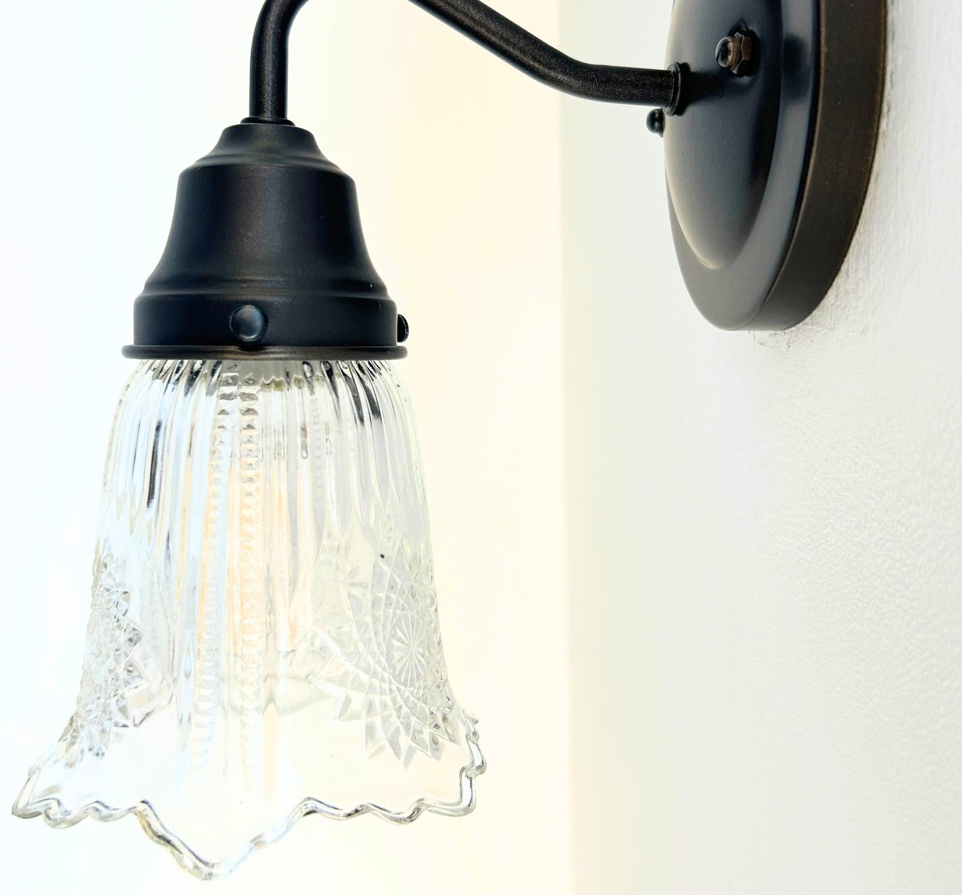 Antique Diamond Floral Flare Wall Sconce Light