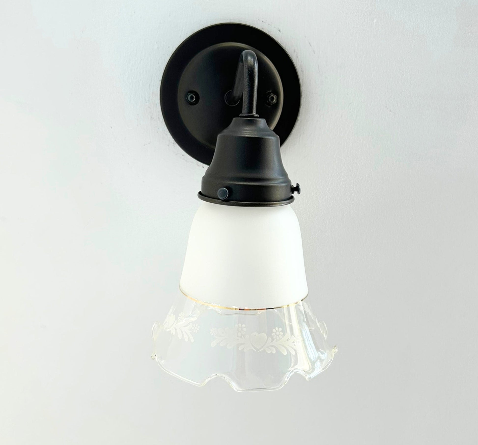 Delicate Floral Heart Frost and Clear With Gold Band