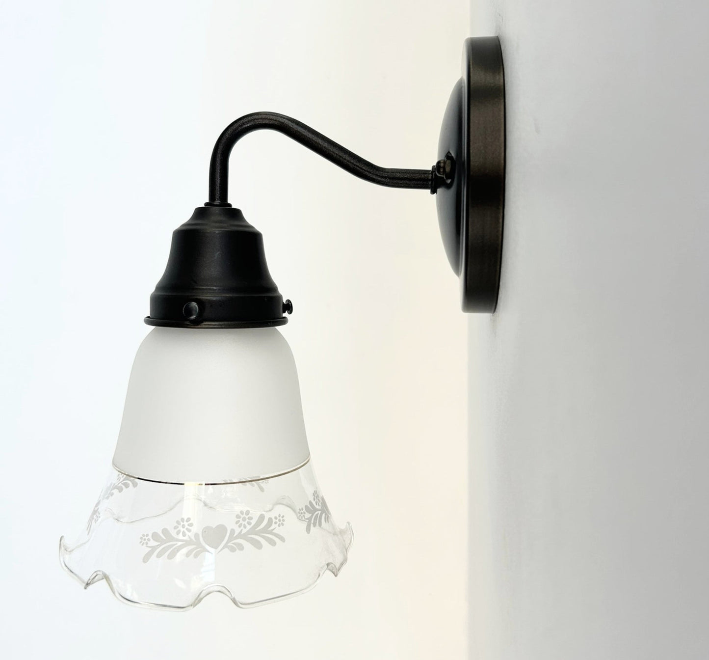 Delicate Floral Heart Frost and Clear With Gold Band