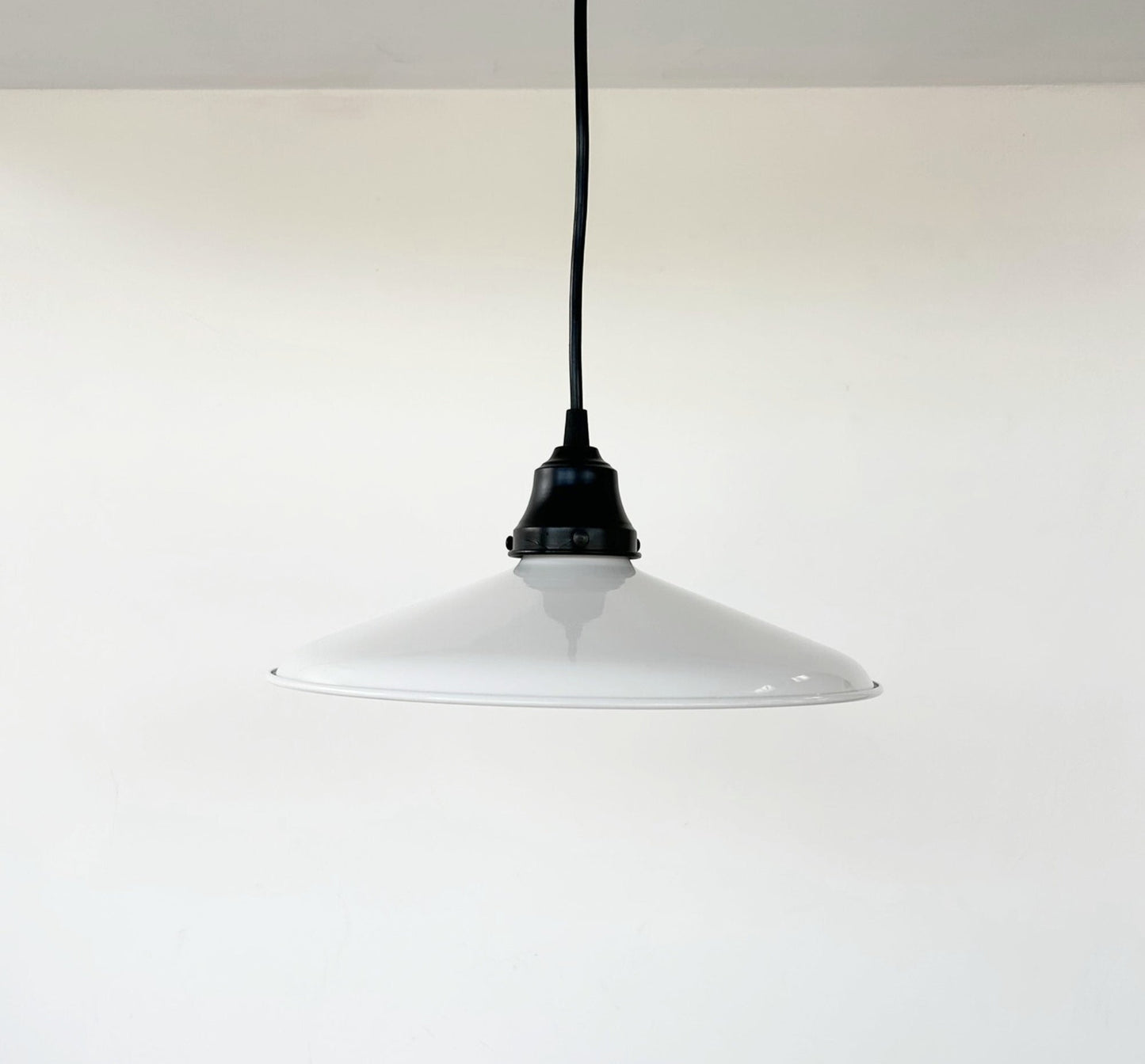 White Enamel Barn Pendant Light – Farmhouse Industrial Ceiling Fixture