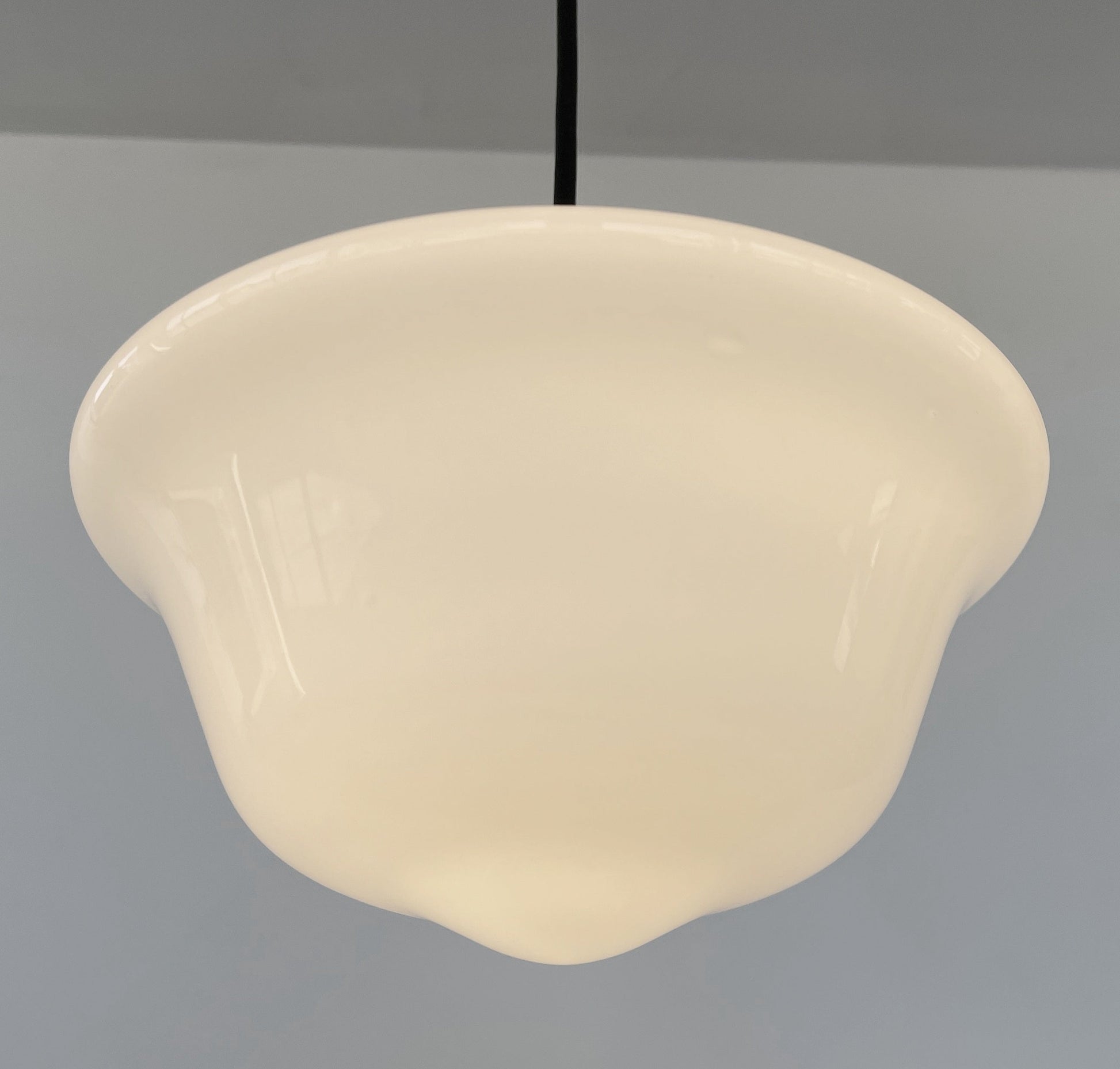 STYLISH MODERN SCHOOLHOUSE 1930s Globe Pendant Light