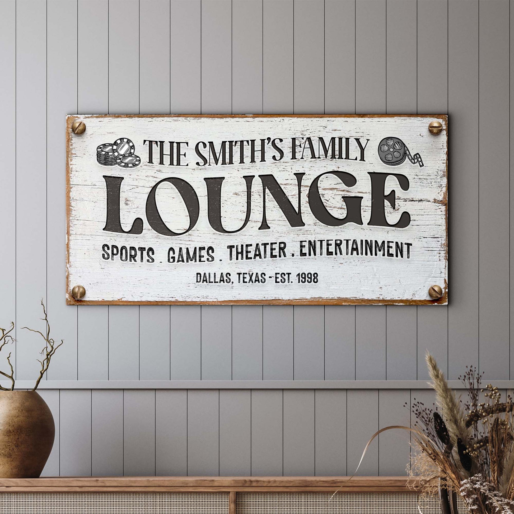 Family Entertainment Lounge Sign