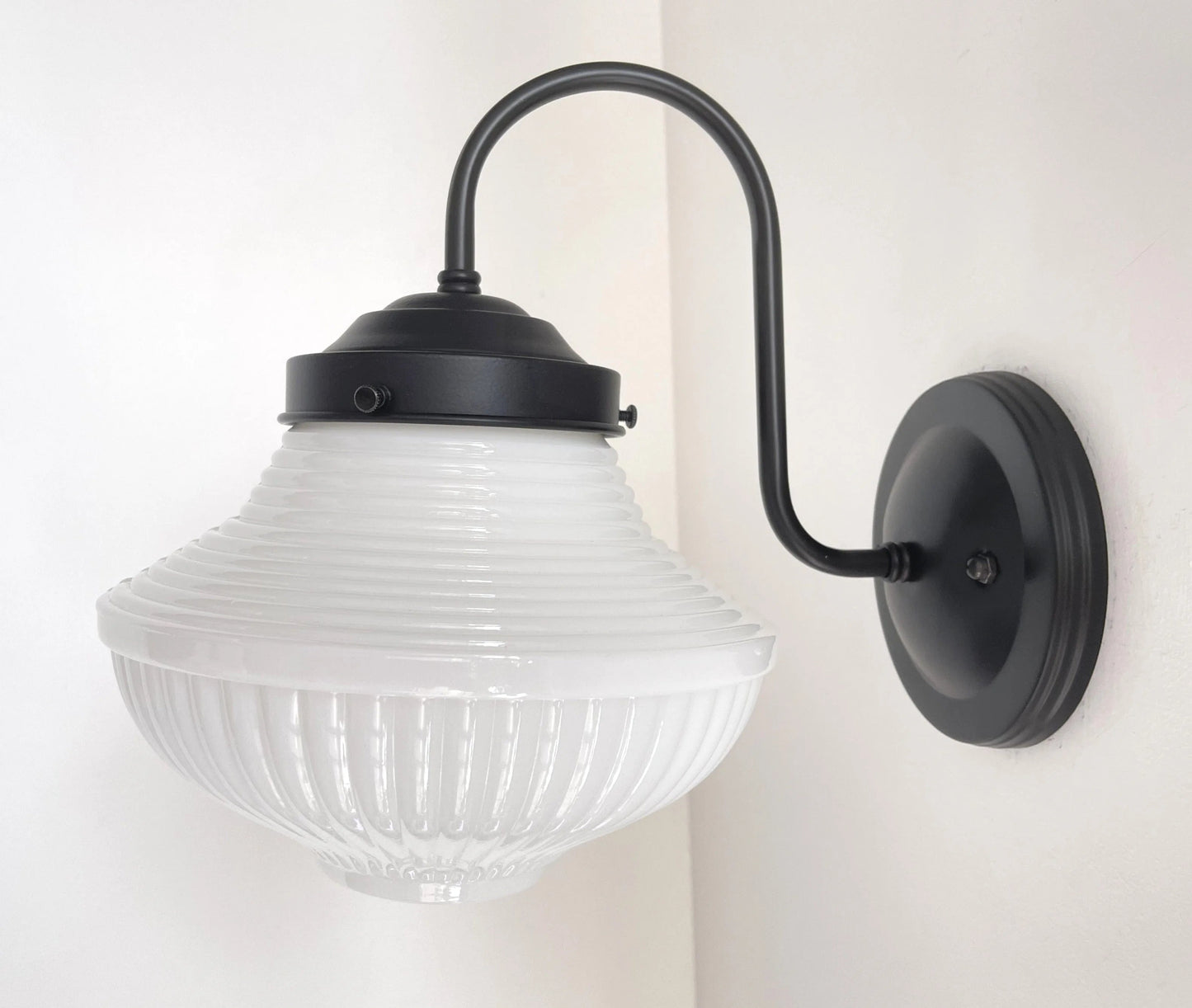 Traditional Schoolhouse Sconce Wall Light
