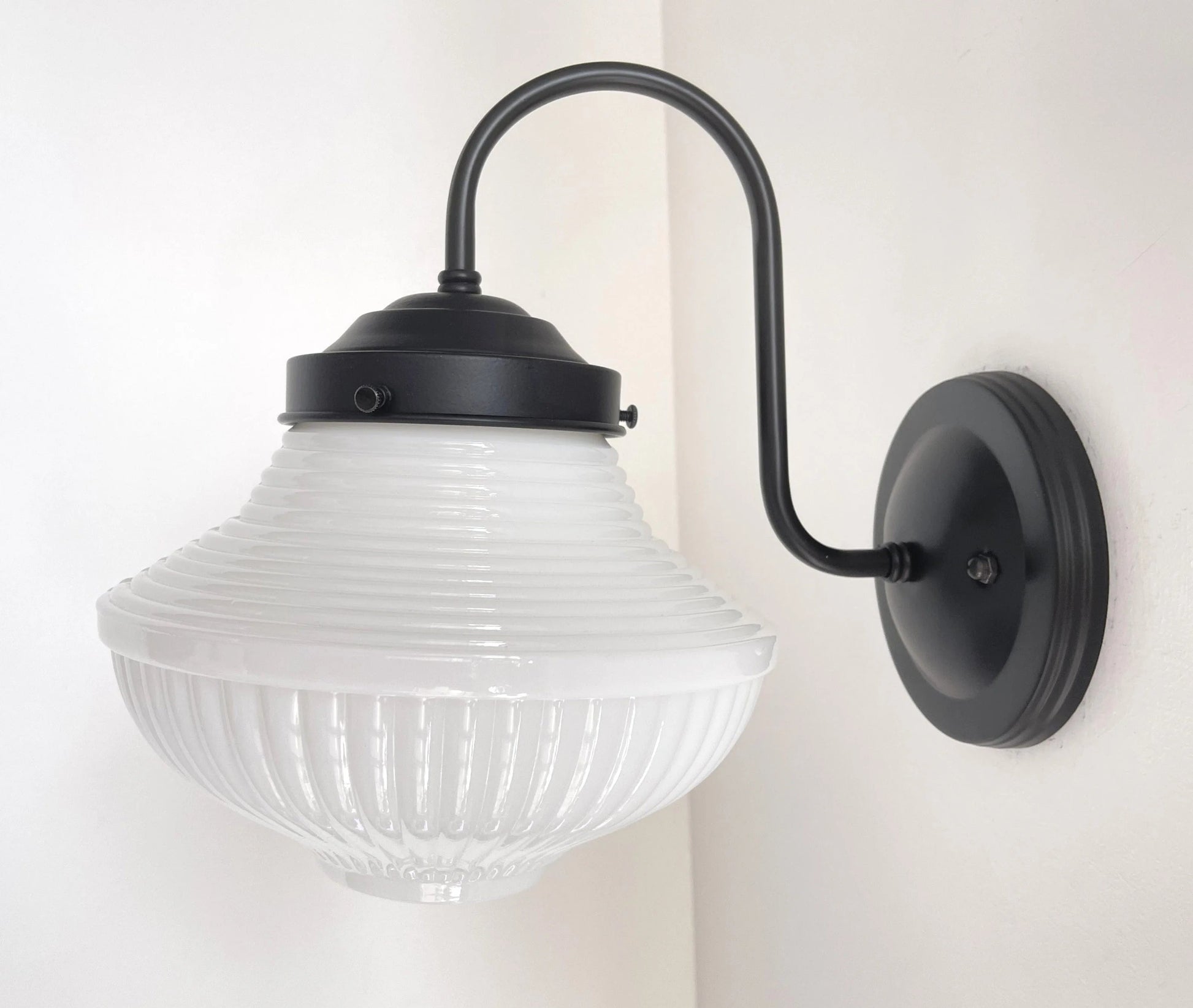 Traditional Schoolhouse Sconce Wall Light