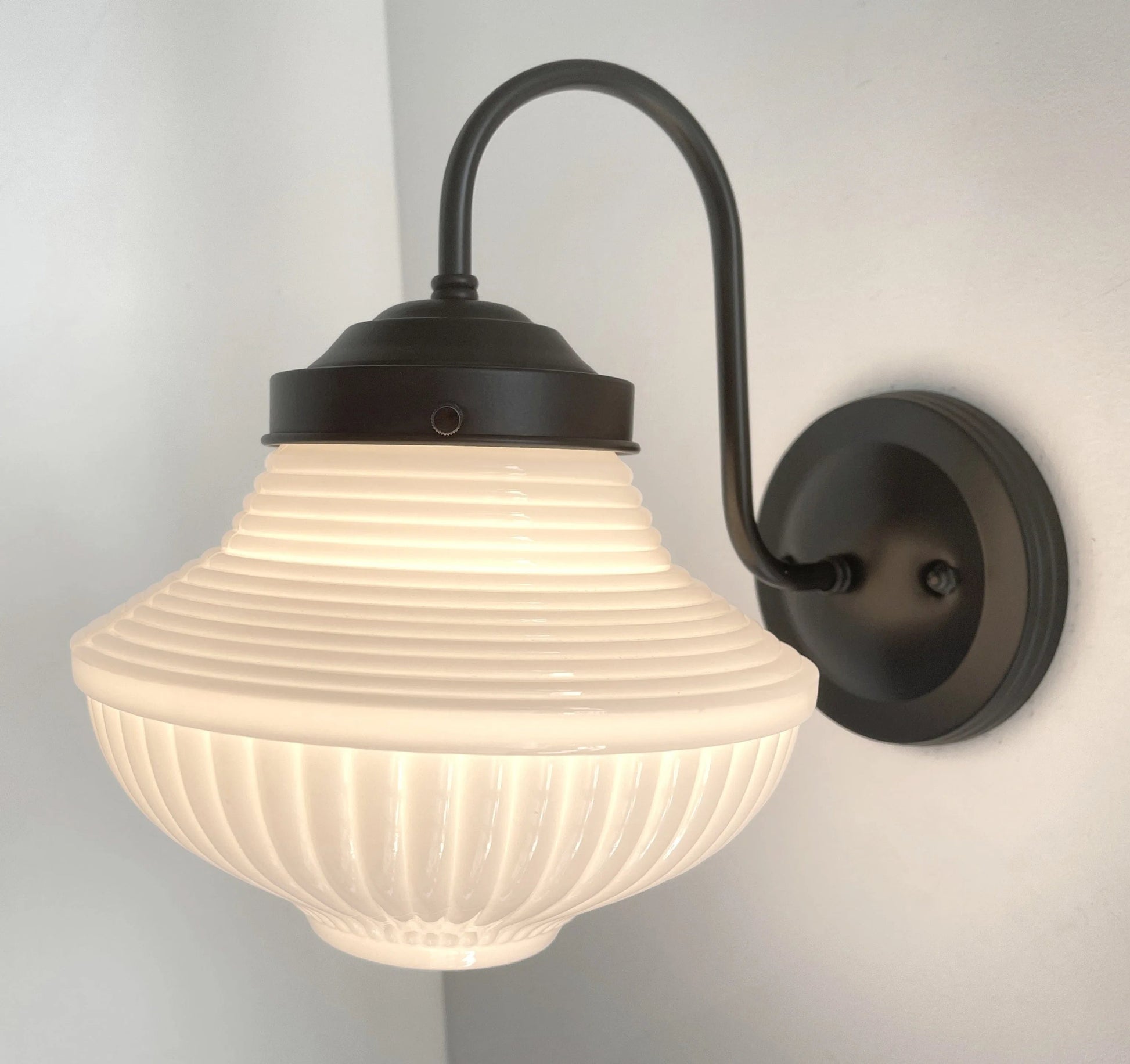 Traditional Schoolhouse Sconce Wall Light